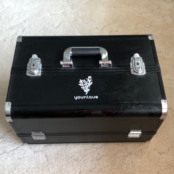 Younique Black Makeup Trunk - Picture 1 of 4